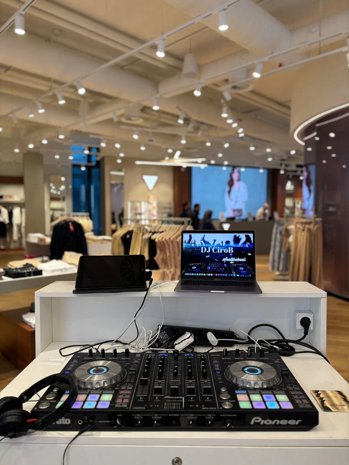 VIP Store Event – GUESS — 2